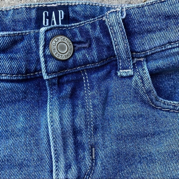 Gap Denim Girl's Size 7 Stretch Midi Shorts Denim Distressed Light blue raw hem - Picture 3 of 6